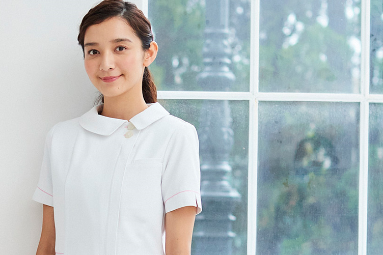 看護学生の身だしなみ。病院実習中の服装マナーとは？ オンワードのメディカル白衣Raffiria